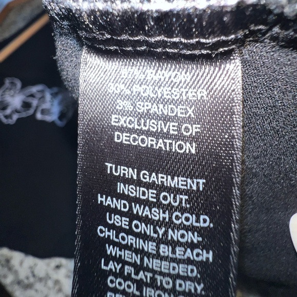 White House Black Market Black And White Floral Tee With Short Cap Sleeves Large - Picture 6 of 7